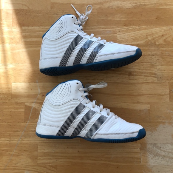 Basketball Shoes - Picture 3 of 6